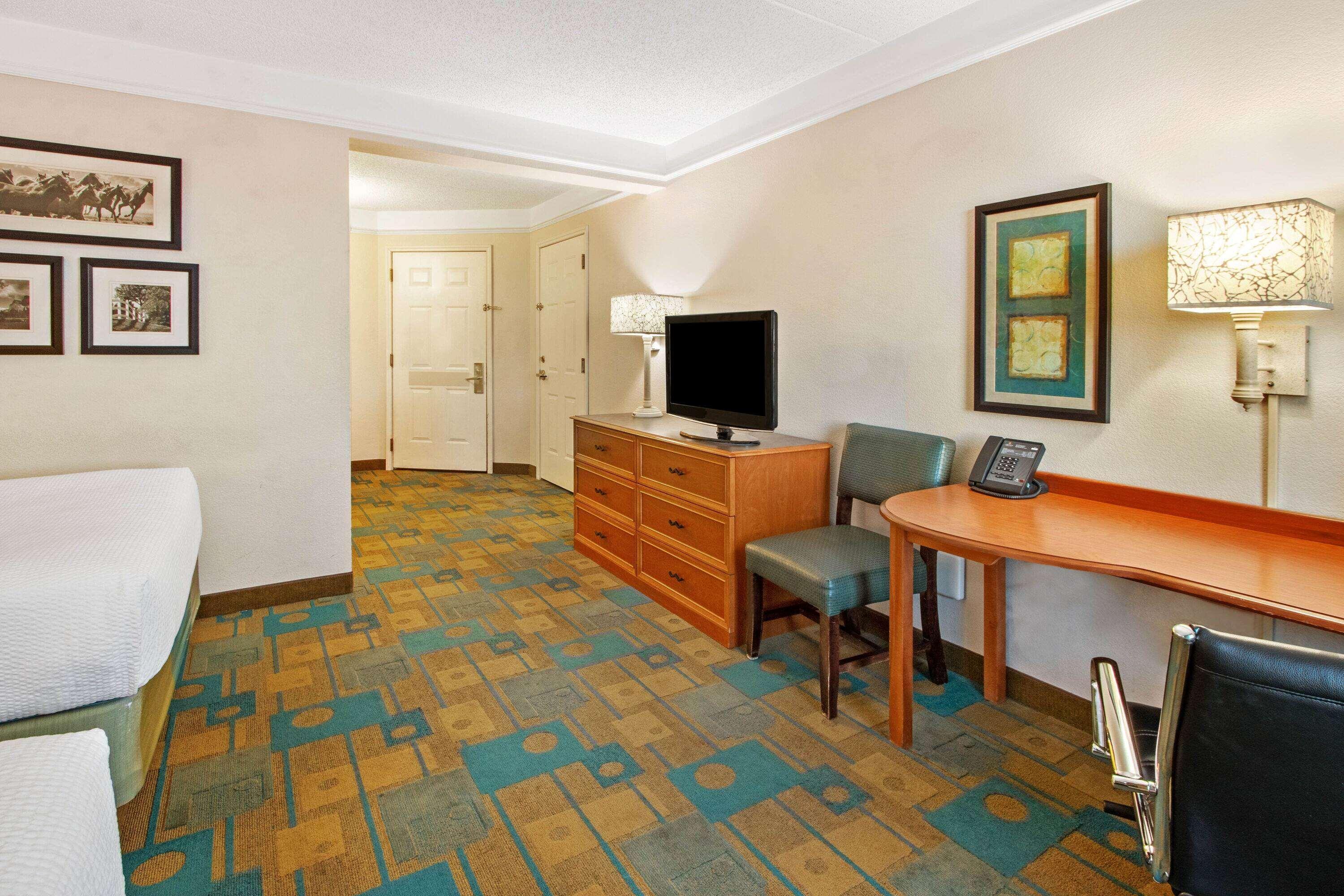 Отель La Quinta By Wyndham Albuquerque West Экстерьер фото