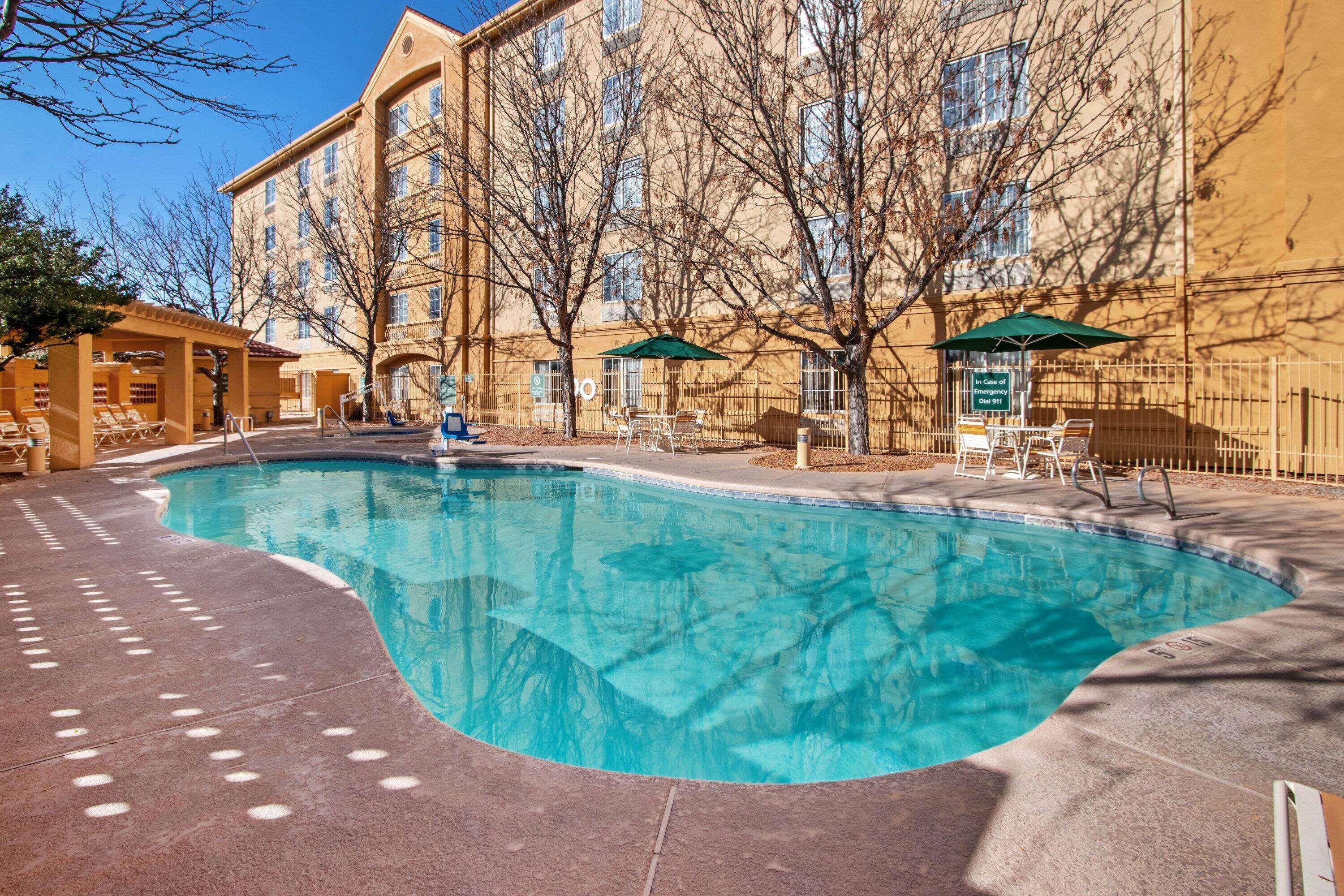 Отель La Quinta By Wyndham Albuquerque West Экстерьер фото
