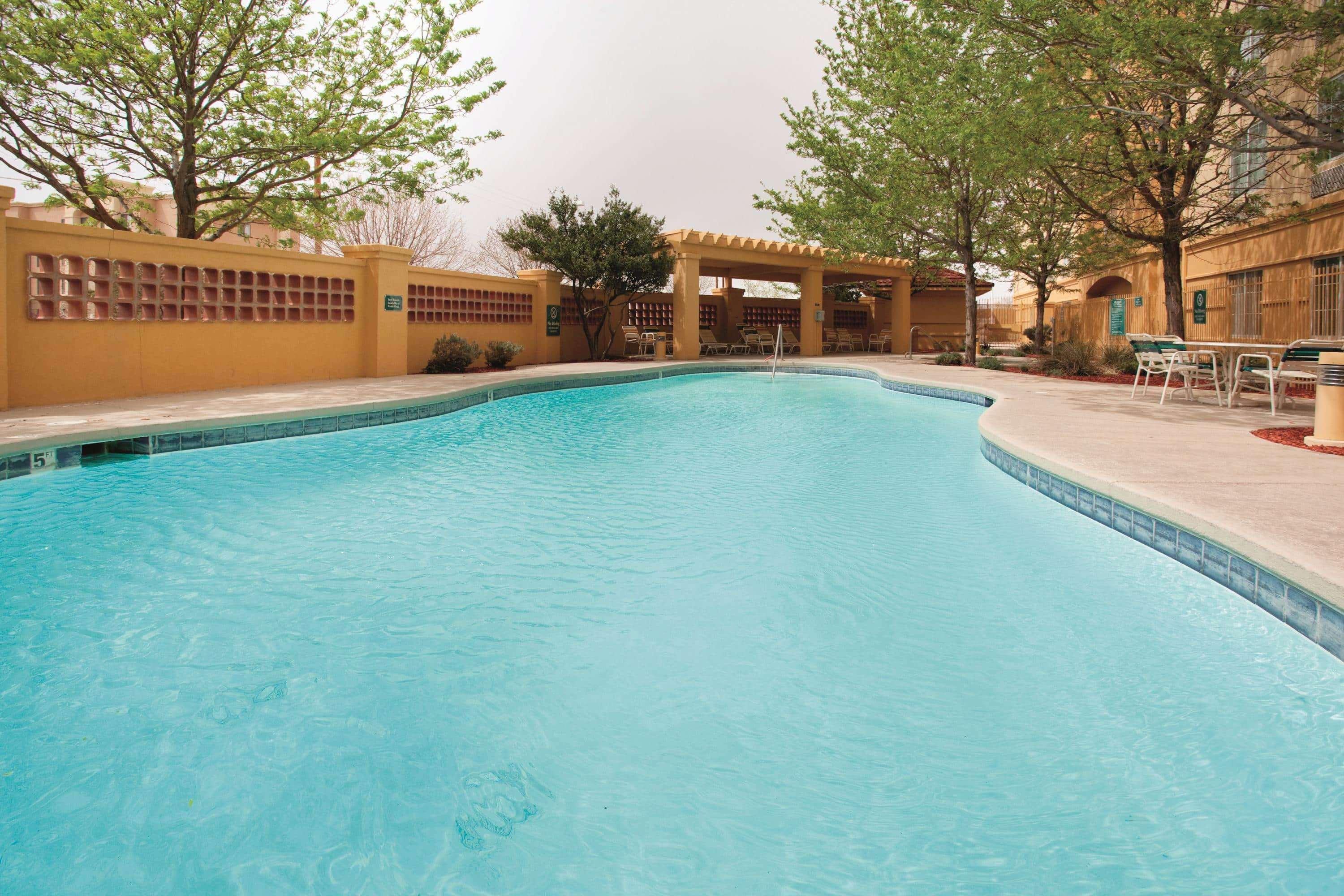 Отель La Quinta By Wyndham Albuquerque West Экстерьер фото